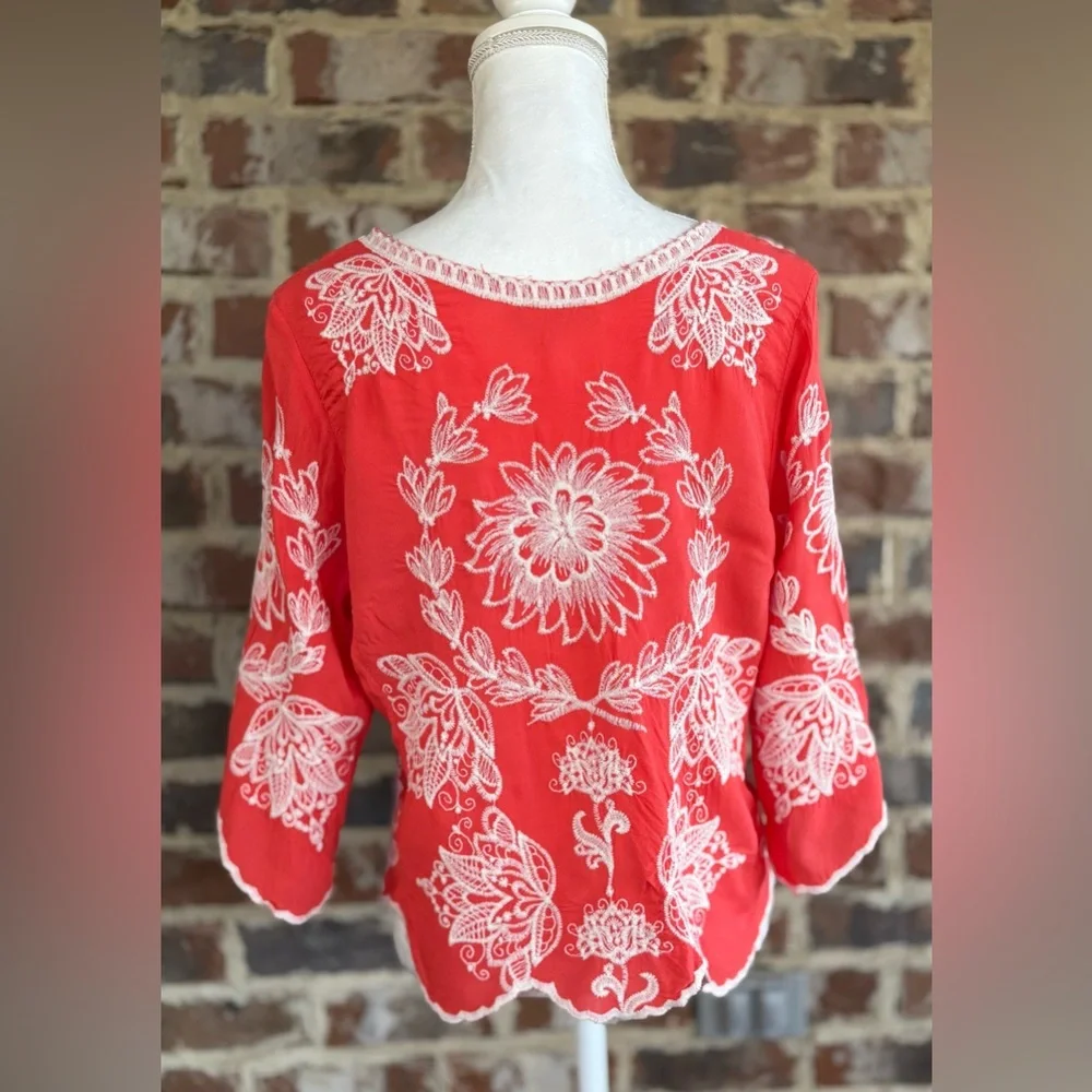 🦋 Embroidered Solitaire Women's Top - Picture 2 of 10